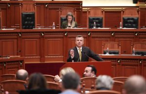 Balla: Sa herë Kosova ka nevojë për Shqipërinë, Saliu thërret sulm ndaj institucioneve demokratike