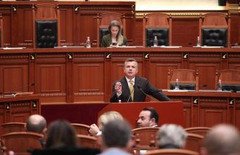 Balla: Sa herë Kosova ka nevojë për Shqipërinë, Saliu thërret sulm ndaj institucioneve demokratike