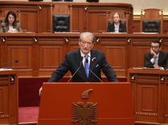 Berisha përplaset me Maznikun: “Pse ti je këtu dhe Veliaj në burg për të njëjtat krime?”