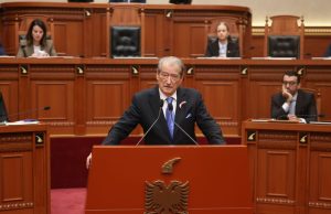 Berisha përplaset me Maznikun: “Pse ti je këtu dhe Veliaj në burg për të njëjtat krime?”