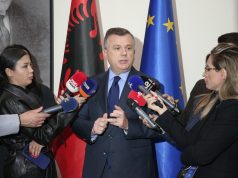 Balla: Grupi Parlamentar i PS dënon dhunën. Kryeministri ka ofruar tryezën e bisedimeve për të diskutuar kërkesat e studentëve