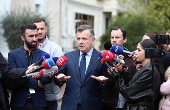(Video) Balla akuzon PD: Pagoi nga 100 mijë lekë protestuesit e maskuar! 115 persona në kërkim fshihen në selinë demokrate