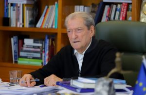 “Nuk do t’i njohim ligjet e Ramës!” Berisha sfidon paketën me gjoba dhe burg: Riktheu agjitacion-propagandën, revolta nuk ndalet!