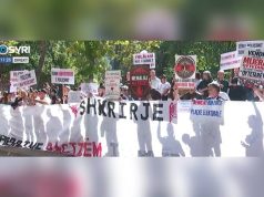 Protesta zhvendoset në Tiranë/ Banorët para Kuvendit: Mos na shkrini bashkitë!