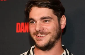 Tronditet Hollywood-i! Vdes në moshën 34-vjeçare ylli i serialit “Breaking Bad”, RJ Mitte