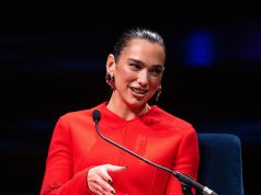 Dua Lipa pushton Londrën me Chanel dhe Prada! “Vogue” i kushton vëmendje stilit të këngëtares shqiptare dhe pasionit të saj për librat