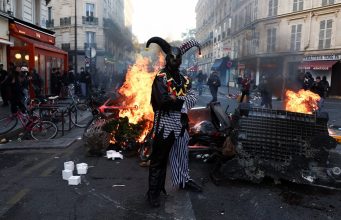 Franca në flakë, mbi 2 mijë të arrestuar! Macron: Ndjejmë zemërim dhe turp, dhuna nuk justifikohet (Video)
