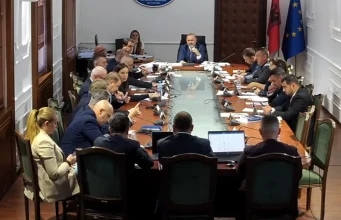 Territorialja kalon votën e parë/ 8 vota pro, 5 kundër mes debateve, protestave dhe kundërshtimeve brenda PS