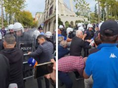Tensione pranë Parlamentit, policia përdor spraj ndaj protestuesve kundër Reformës Territoriale