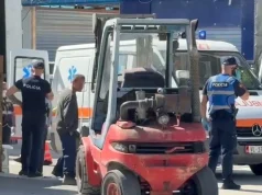 Materialet e rënda e zënë poshtë, humb jetën pronari 73-vjeçar i magazinës